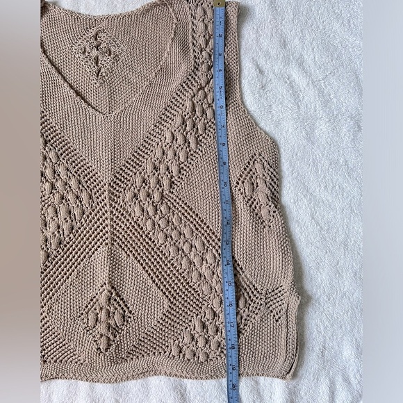 Beige V Neck Knitted Semi Sheer Sleeveless Top Size Large - Picture 6 of 8